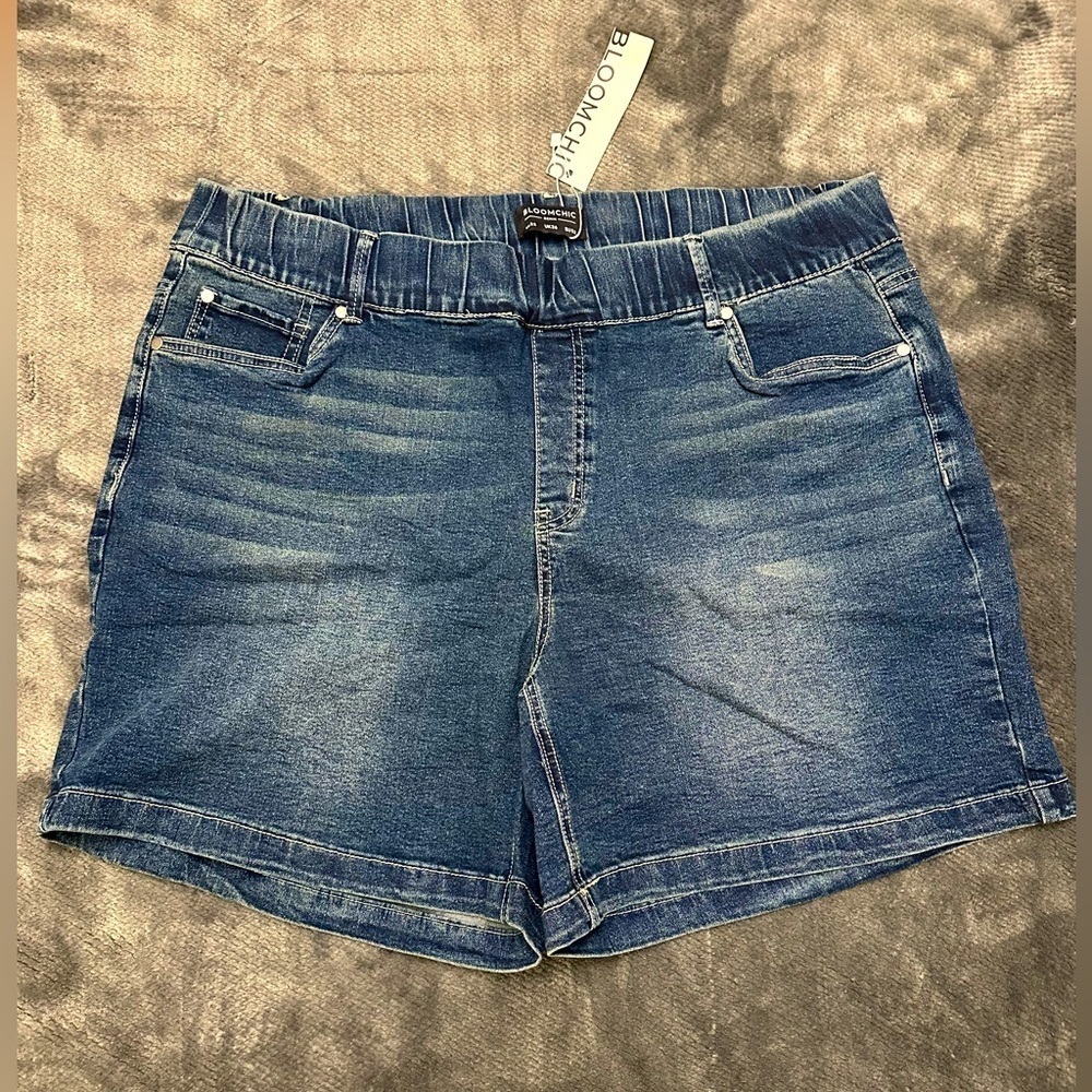BloomChic Elastic Waist  Loose Denim Shorts
